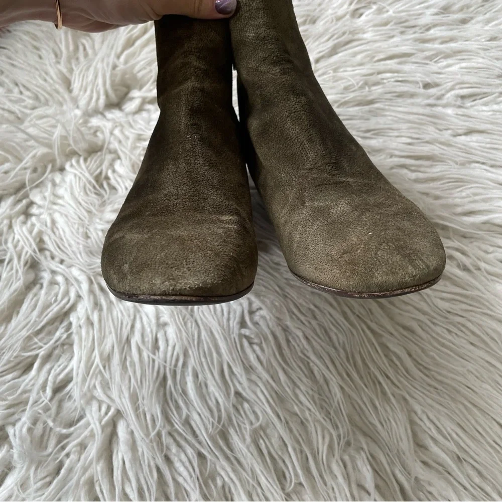 Aquatalia Florine Olive Green Suede Block Heeled Chelsea Ankle Bootie Size 9
